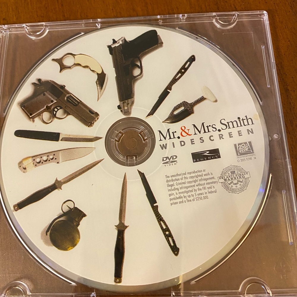 Excellent used condition DVD, Mr and Mrs Smith, no original case 🌼🌿